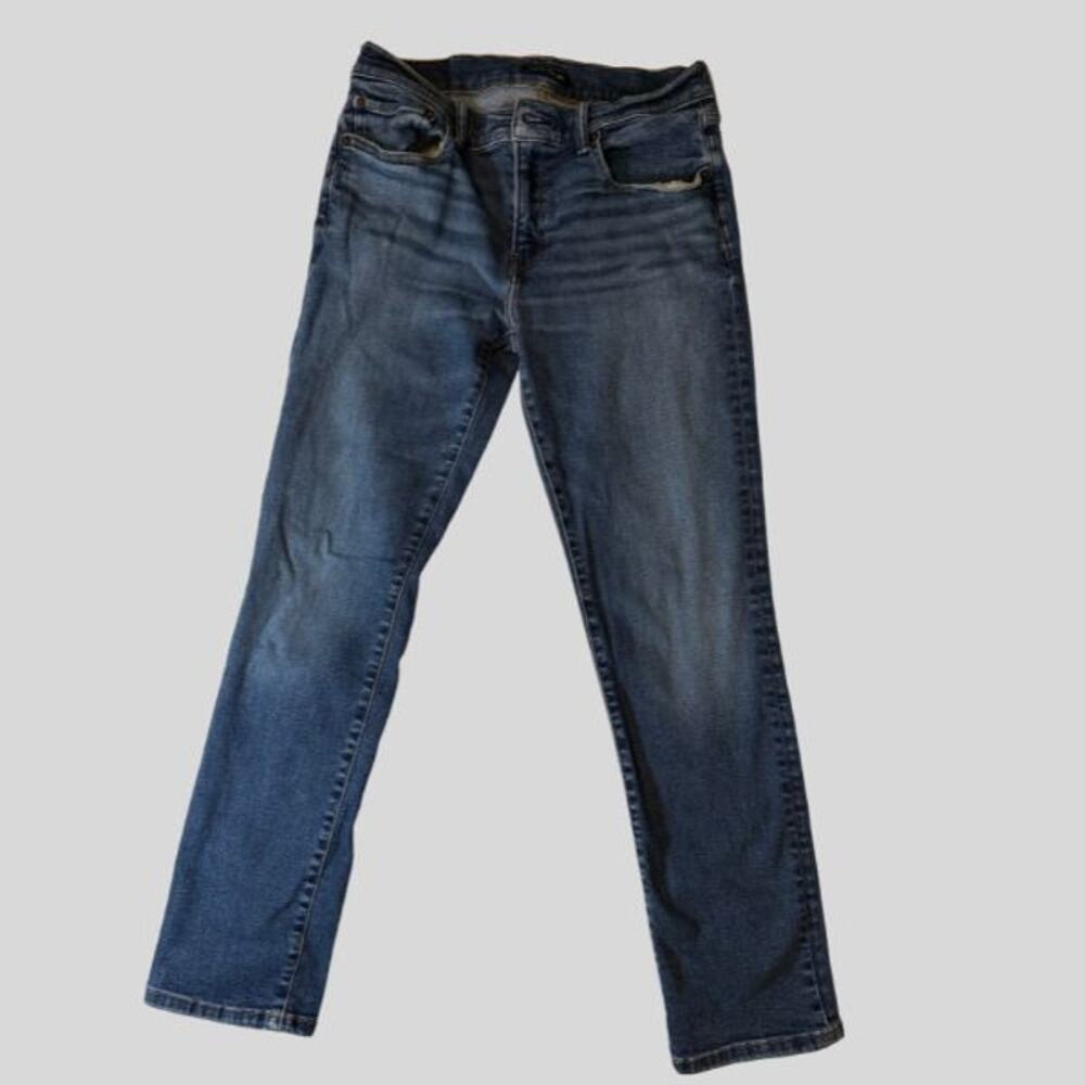 Lucky Brand 223 Straight Leg- 31 x 32- Excellent Condition - Classic Wash